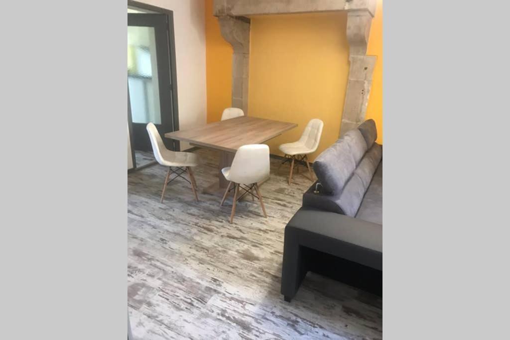 Le Bouvier Vesulien Apartment Vesoul Bagian luar foto